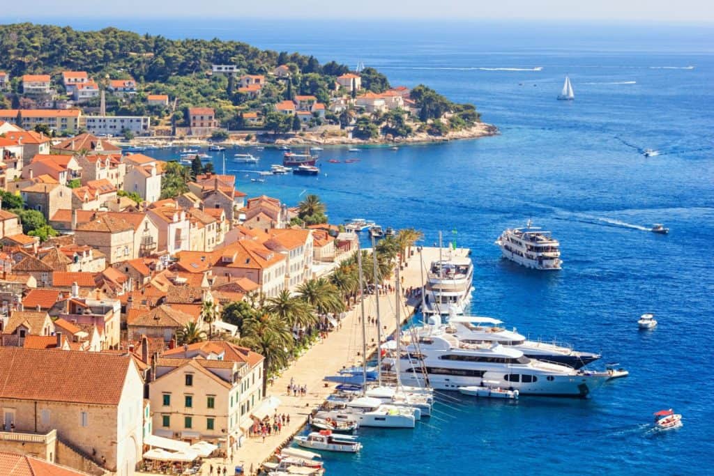 Koliko košta najam vile na Hvaru i što utječe na cijenu